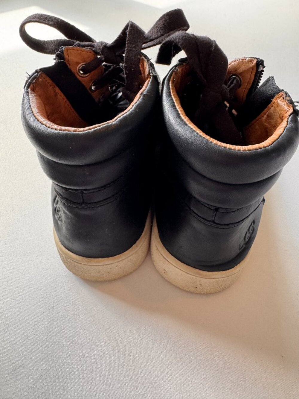 Streetwise! UGG Olive Black Leather High Top Sneakers (Size 8) - Picture 5 of 6